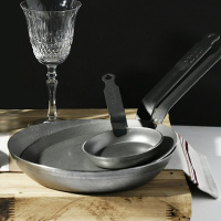 Patelnia ze stali węglowej de Buyer Carbone Plus D-5100-28
