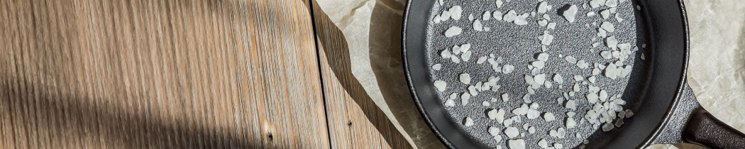 Patelnie żelazne i z kutego żelaza – na indukcję i gaz