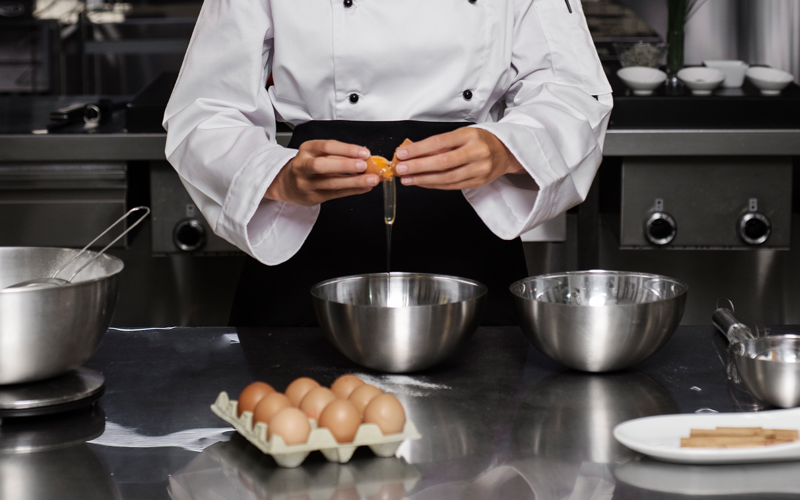 Meble ze stali nierdzewnej – meble gastronomiczne. Niezawodne wyposażenie profesjonalnej kuchni