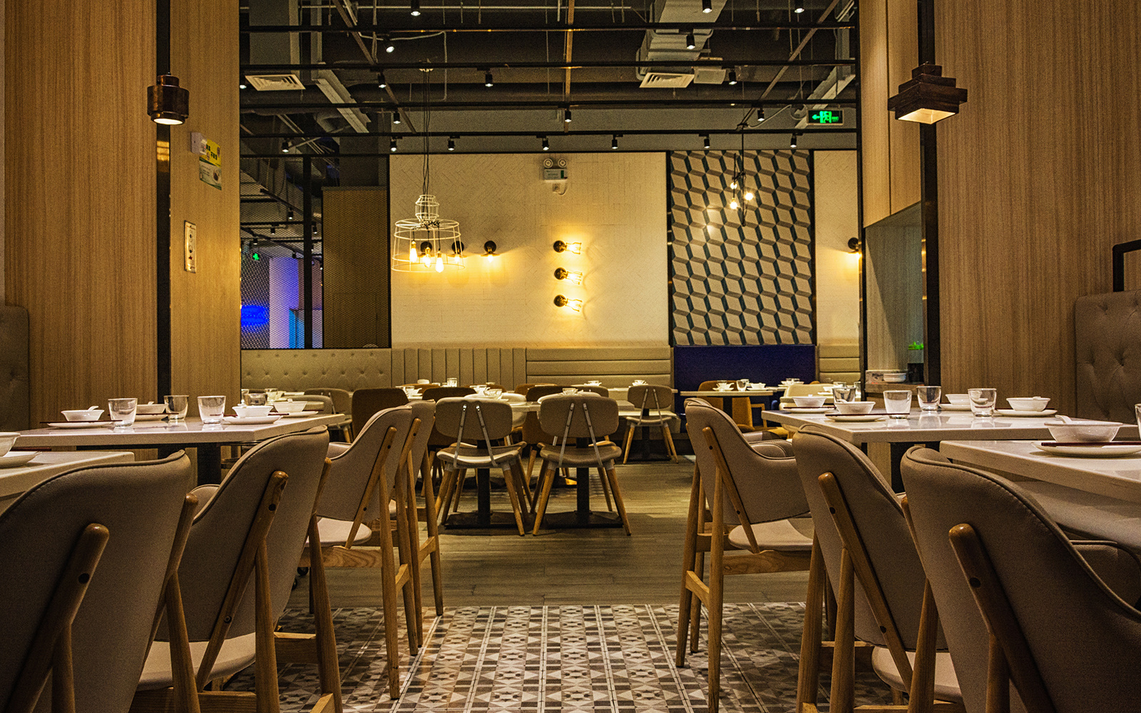 Meble restauracyjne – jakie wybrać do lokalu gastronomicznego?
