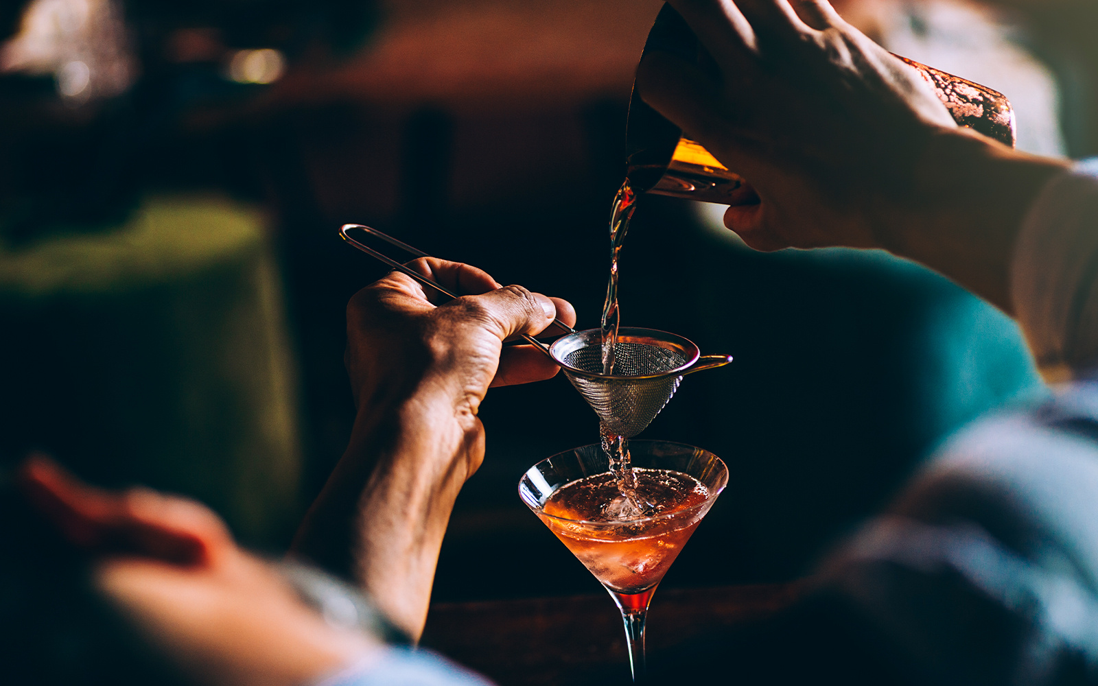 Przybory barowe – co kupić, by przygotowywać drinki jak profesjonalista?